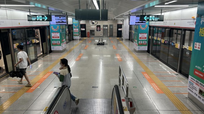 深圳地鐵4號(hào)線福田口岸站臺(tái)包柱廣告投放案例，深圳地鐵廣告價(jià)格