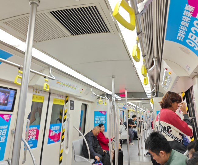 天津地鐵內(nèi)包車廣告車廂內(nèi)貼紙投放案例圖，天津地鐵列車廣告價(jià)格