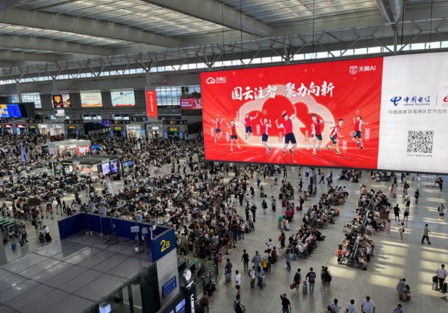 上海虹橋高鐵站進站候車吊旗燈箱廣告，上海虹橋火車站廣告價格