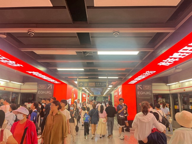深圳地鐵上梅林站臺換乘通道LED大屏墻貼廣告，深圳地鐵廣告價(jià)格