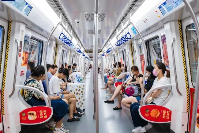 濟(jì)南地鐵1號(hào)線車廂創(chuàng)意內(nèi)包車貼廣告投放，濟(jì)南地鐵列車廣告價(jià)格