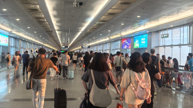 深圳福田口岸往返香港通道橋燈箱廣告，深圳福田口岸廣告價格