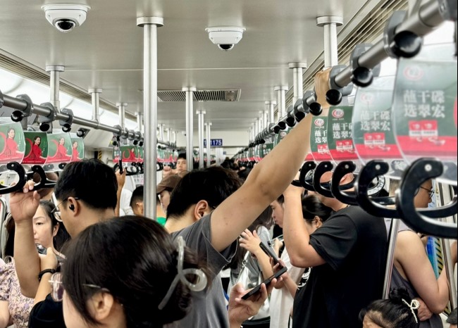 成都地鐵車廂廣告拉手投放案例，成都地鐵列車拉手廣告價格