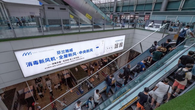 北京南高鐵站進(jìn)站口扶梯廣告牌投放，北京南火車站廣告價(jià)格