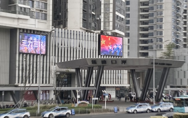 深圳蓮塘口岸羅沙路戶外LED廣告投放，蓮塘口岸大屏廣告價格