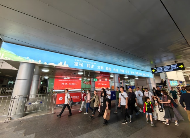 深圳羅湖口岸LED大屏廣告投放，羅湖口岸通道燈箱廣告價格