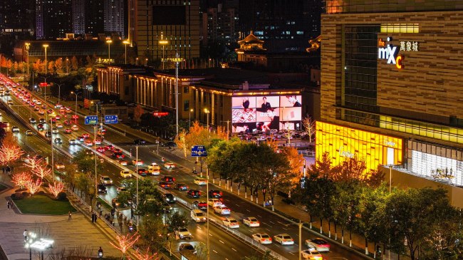 沈陽青年大街萬象城LED廣告投放，沈陽大屏廣告價(jià)格