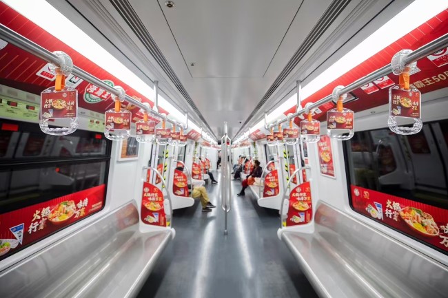 福州2號線地鐵車廂貼紙內(nèi)包車廣告，福州地鐵列車廣告價格