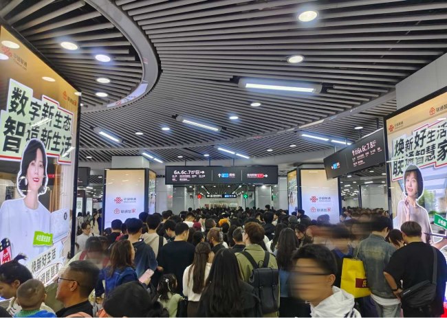 長沙地鐵五一廣場換乘站廳包柱燈箱廣告，長沙地鐵廣告價格