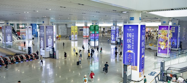 杭州東站出站大廳包柱燈箱廣告，杭州東火車站大屏廣告價格