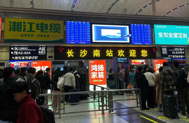 長沙南高鐵站進站安檢閘機口廣告，長沙南站大屏廣告價格