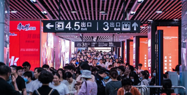 長沙地鐵五一廣場換乘通道墻面廣告，長沙地鐵大屏廣告價格