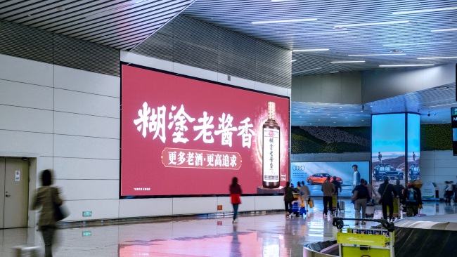 廣州白云機(jī)場到達(dá)出口墻面LED廣告投放，廣州機(jī)場大屏廣告價(jià)格