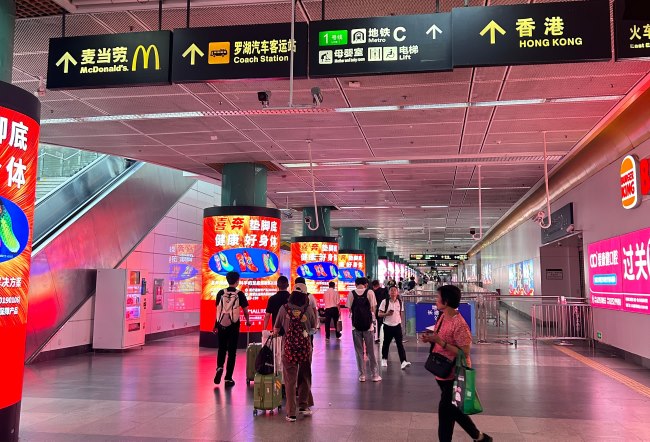 深圳羅湖火車站包柱LED廣告投放，深圳站高鐵大屏廣告價(jià)格