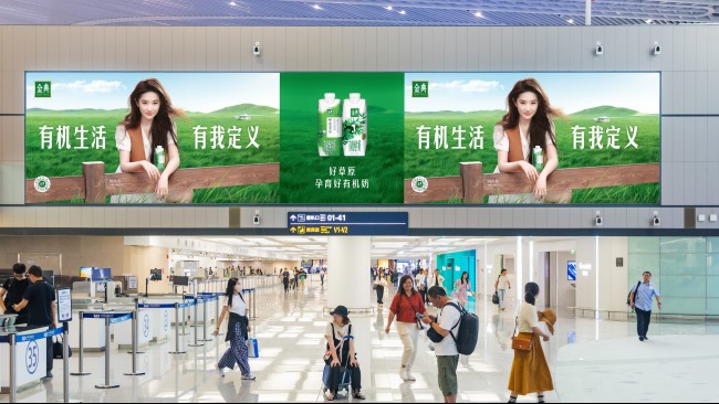 青島膠東機(jī)場(chǎng)出發(fā)大廳最大燈箱廣告投放，青島機(jī)場(chǎng)廣告價(jià)格