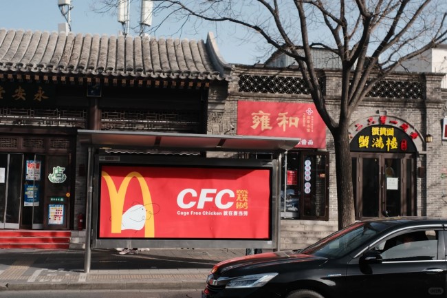北京公交站臺(tái)燈箱廣告投放，北京巴士候車亭廣告價(jià)格