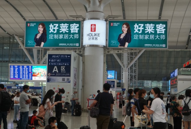 深圳北高鐵站候車大廳高空包柱廣告，深圳北站大屏廣告價(jià)格