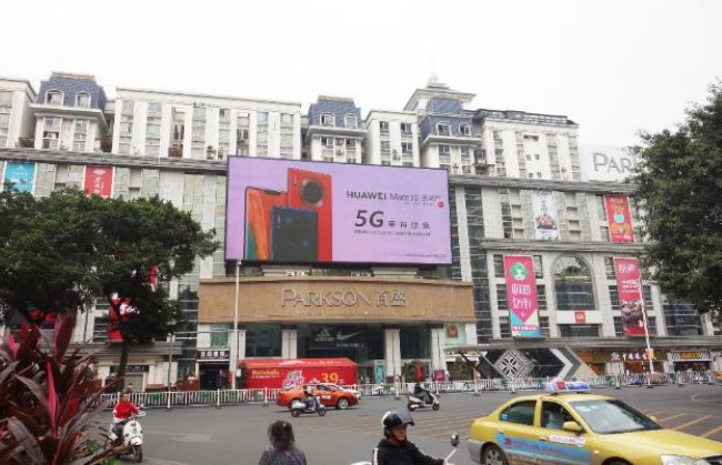 南寧西南商都百盛LED廣告投放，南寧戶外大屏廣告價(jià)格