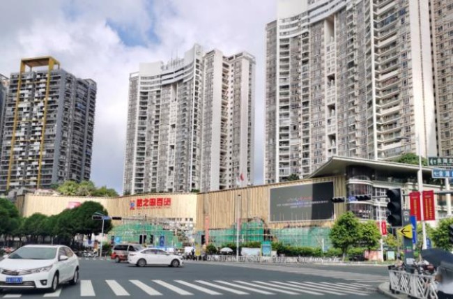 南寧水晶城夢(mèng)之島百貨LED廣告投放，南寧戶外大屏廣告價(jià)格