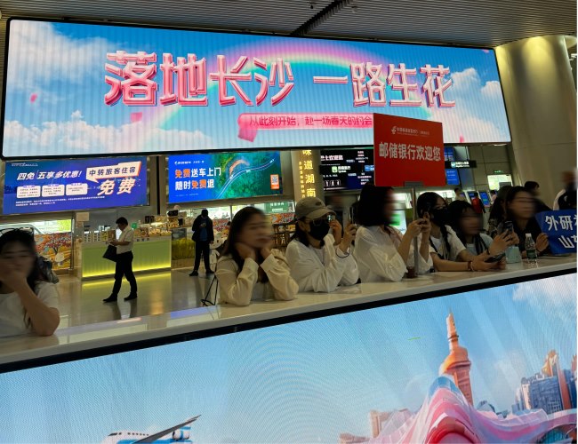 長沙黃花機(jī)場到達(dá)迎客廳LED廣告投放，長沙機(jī)場大屏廣告價(jià)格
