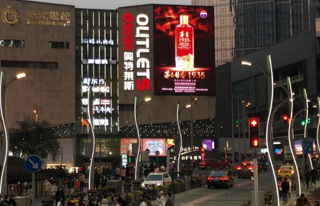 重慶觀音橋奧特萊斯LED廣告投放，重慶新港城大屏廣告價(jià)格