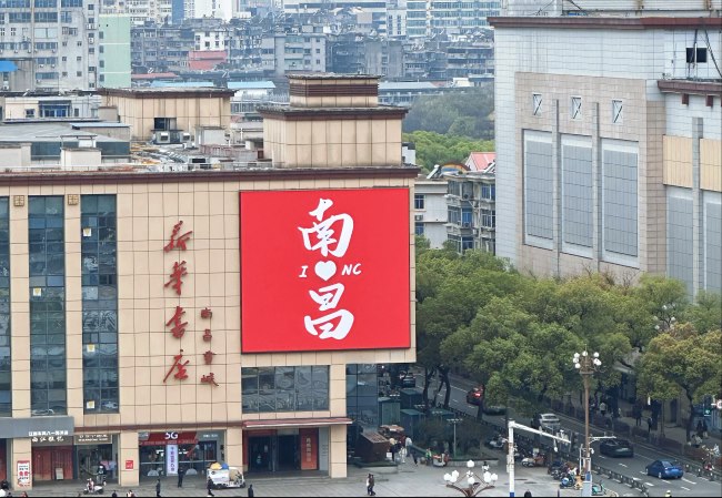 南昌八一廣場(chǎng)新華書(shū)店LED廣告投放，南昌戶外LED大屏廣告價(jià)格