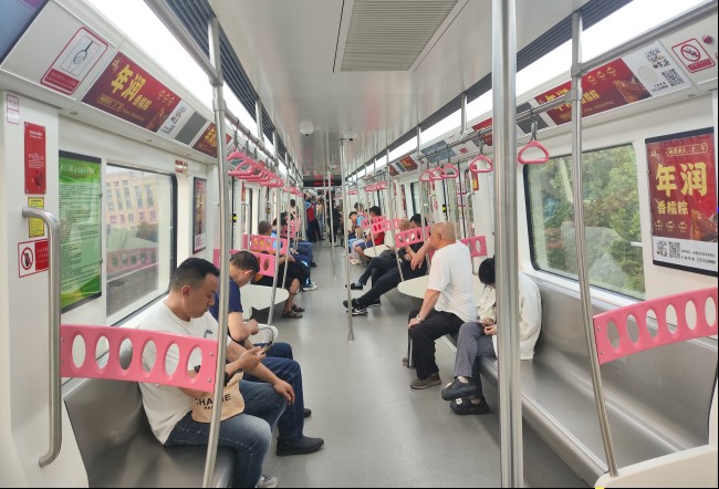 重慶地鐵列車語音冠名價格，重慶地鐵車廂播音導(dǎo)向廣告投放