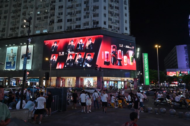 南昌中山路百盛商場(chǎng)LED廣告投放，南昌戶外LED大屏廣告價(jià)格