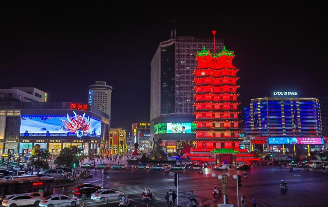 美睫美甲行業(yè)為什么那么火？第一戶外傳媒助推成新寵，戶外哪些渠道更有效？