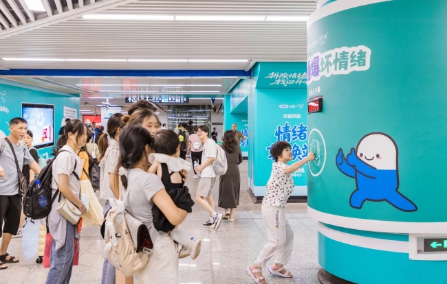 長沙地鐵換乘通道墻貼包柱廣告投放，長沙地鐵站墻畫廣告價格