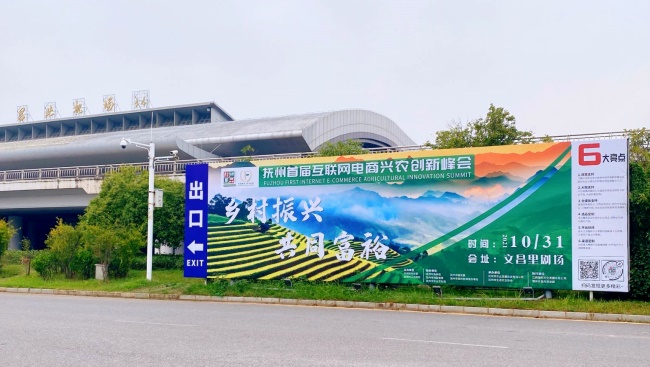 南昌機(jī)場(chǎng)戶外出入口戶外大牌廣告投放，南昌機(jī)場(chǎng)停車場(chǎng)大牌廣告