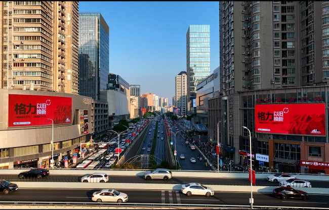 武漢洪山街道口十字路口雙子LED廣告投放，武漢LED大屏廣告價(jià)格