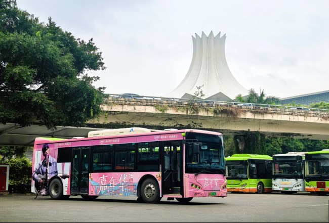南寧公交車身外車貼廣告投放，南寧巴士車身噴繪廣告價格