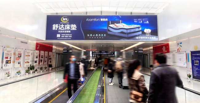 寧波機(jī)場(chǎng)GTC通廊頂部燈箱廣告投放，寧波櫟社機(jī)場(chǎng)大屏廣告