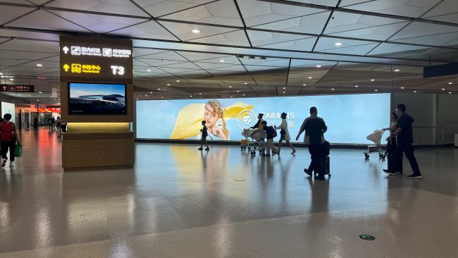 西安機場到達通廊正迎面落地?zé)粝鋸V告投放，西安咸陽機場廣告