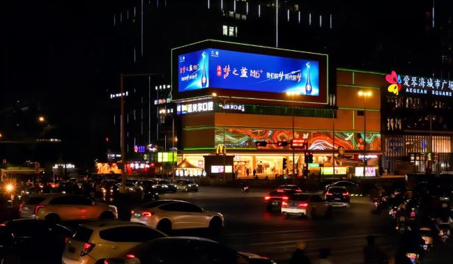 南寧華豐城大屏LED廣告投放，南寧裸眼3D大屏廣告