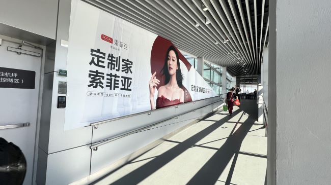 廣州機場T2外廊橋大牌廣告投放，廣州白云機場內(nèi)廊橋廣告價格