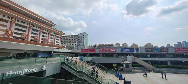 深圳羅湖口岸廣場大牌廣告投放，深圳站羅湖火車站廣告價格