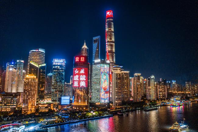 戶外廣告：經(jīng)濟運行的鏡像與推手
