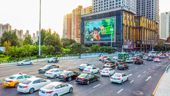 沈陽青年大街萬鑫酒店LED廣告投放，沈陽大屏廣告價格